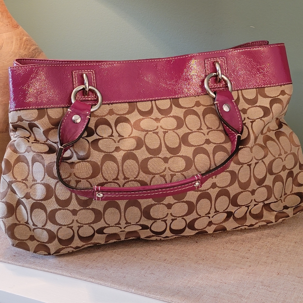 COACH Handbag Signature Canvas with Fuchsia Patent Leather Trim - Large - Picture 4 of 16